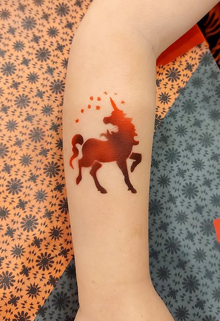 Airbrush Tattoo Einhorn rot