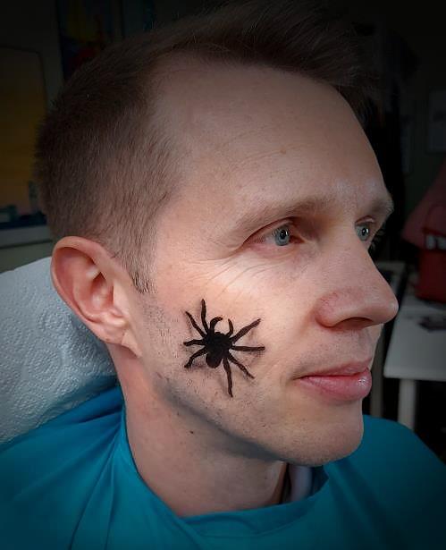 Halloween Facepainting Spinne